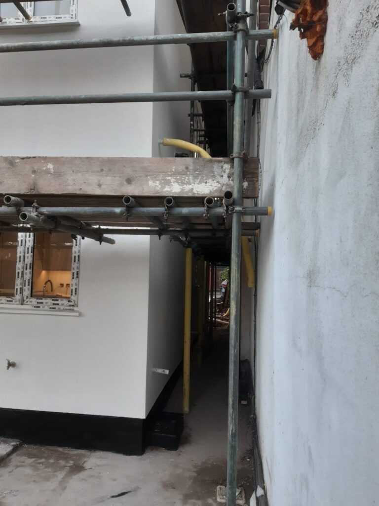 London wall rendering