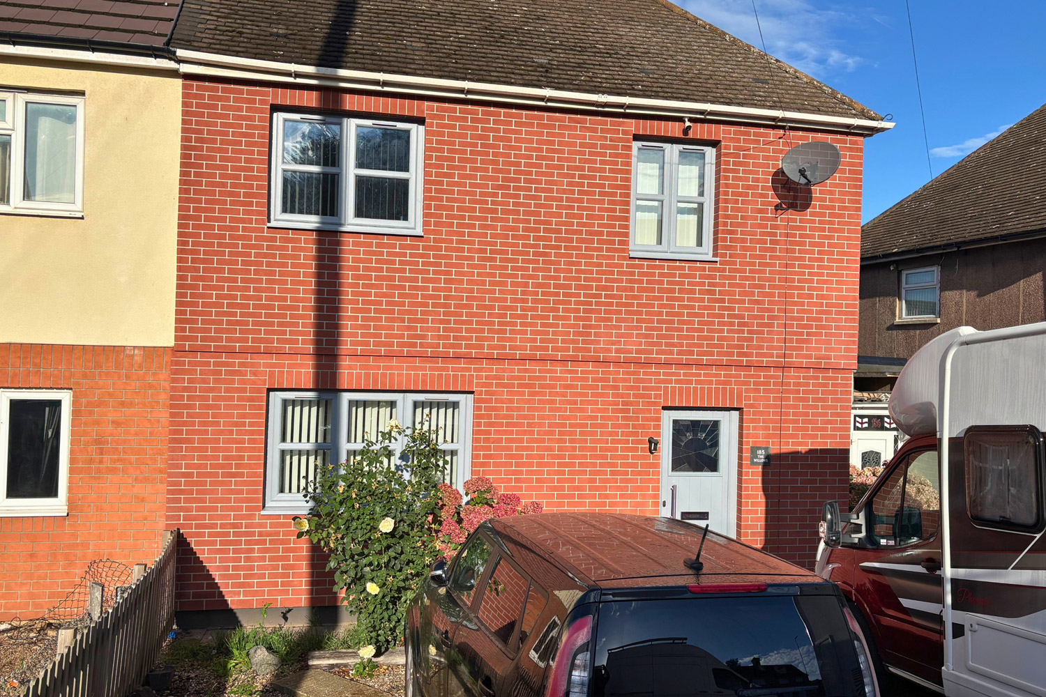 We specialise in brick-effect render that perfectly mimics traditional masonry while providing 21st-century thermal performance.