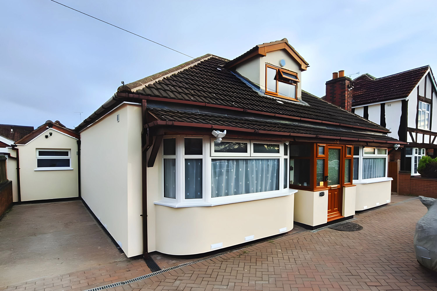 Insulation-&-Render-Repairs Notice signs of wear, cracking, or damage on your existing render? Our maintenance team restores both the functionality and beauty of your walls.